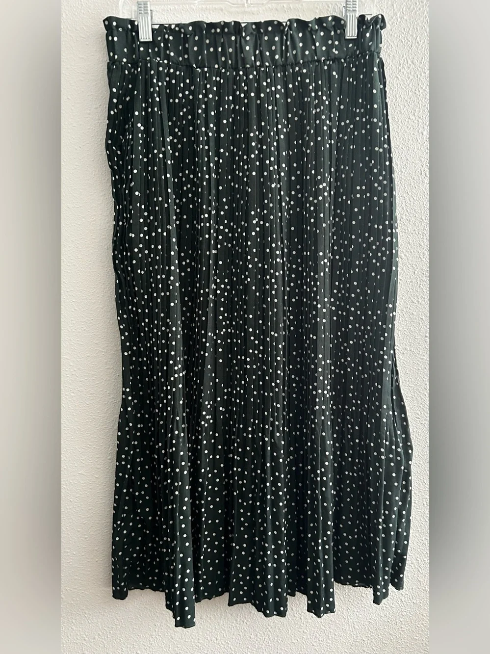 Exlura Green Polka Dot Pleated Midi Skirt
